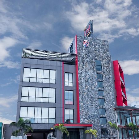 Earl'S Red Colombo Hotell Exteriör bild
