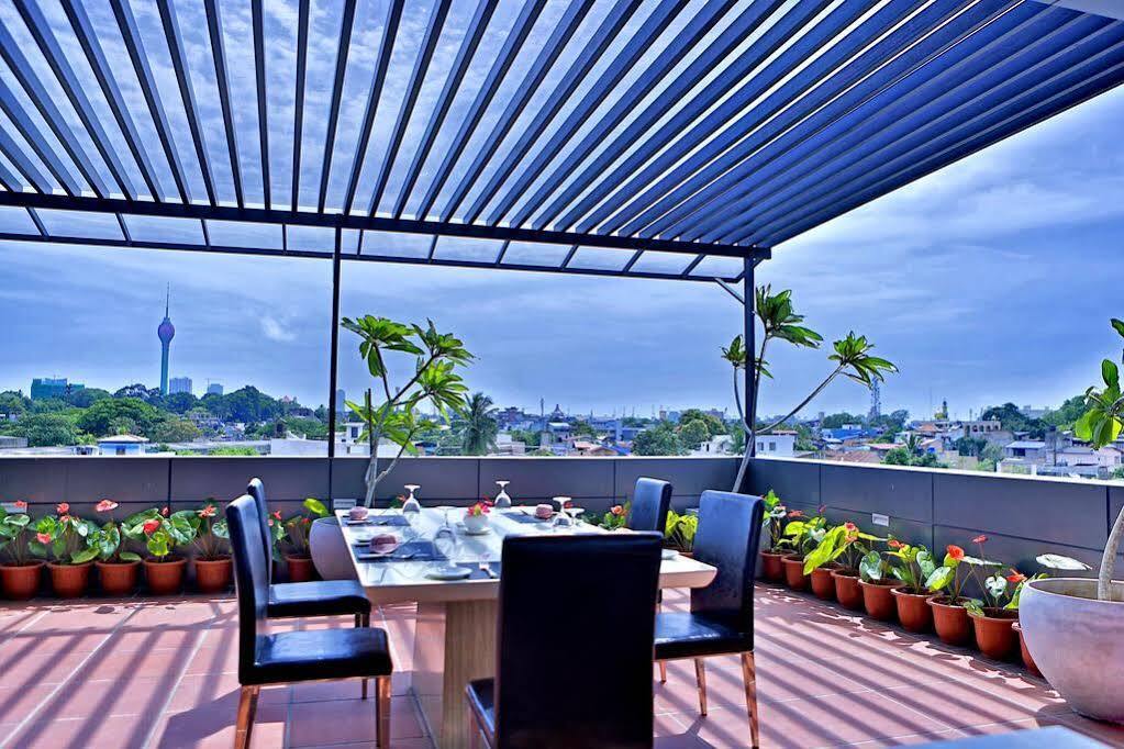 Earl'S Red Colombo Hotell Exteriör bild