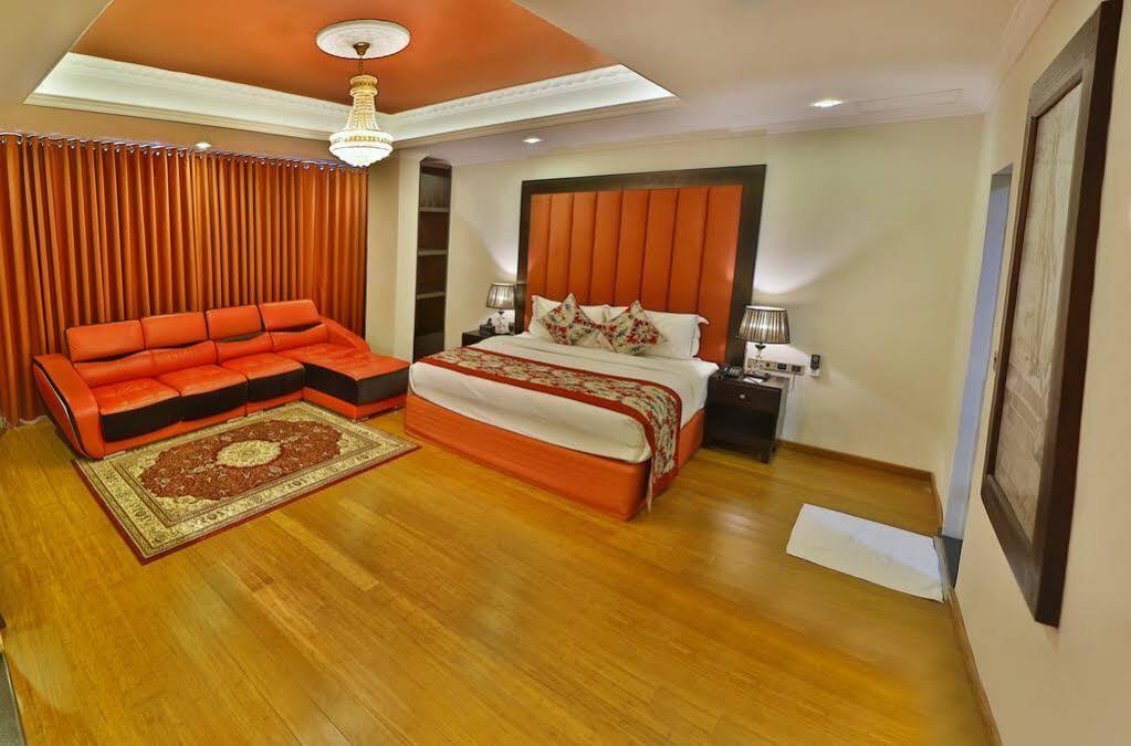 Earl'S Red Colombo Hotell Exteriör bild