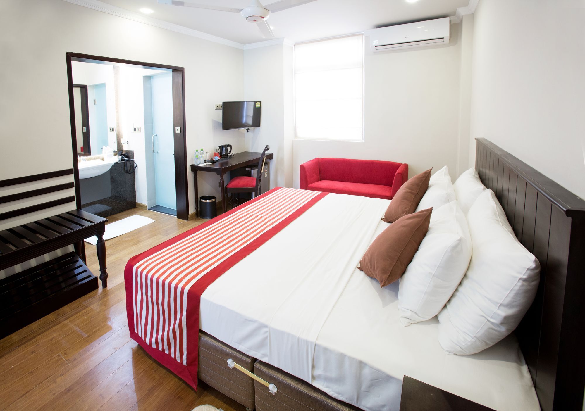 Earl'S Red Colombo Hotell Exteriör bild